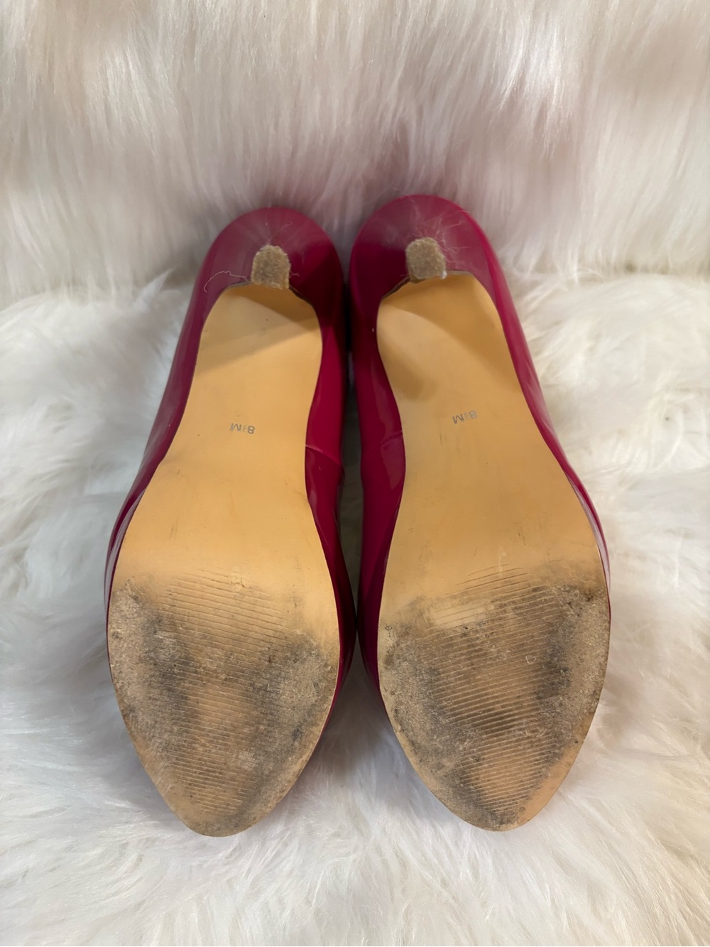 GUESS Women's Fuchsia Patent Platform Pumps - Picture 4 of 4